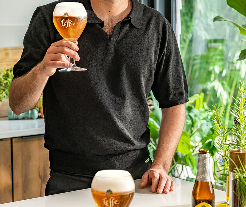 Leffe blonde 0,0% avec des pilons de poulet épicés